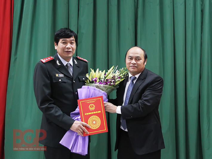 Trao Quyết định bổ nhiệm chức vụ Chánh Thanh tra tỉnh cho đồng chí Trương Văn Nam